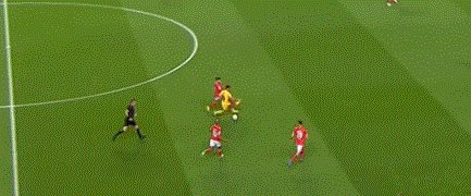 开云APP下载地址-【欧冠】开场134秒失球 皮克伤退 巴萨染红0比3惨败