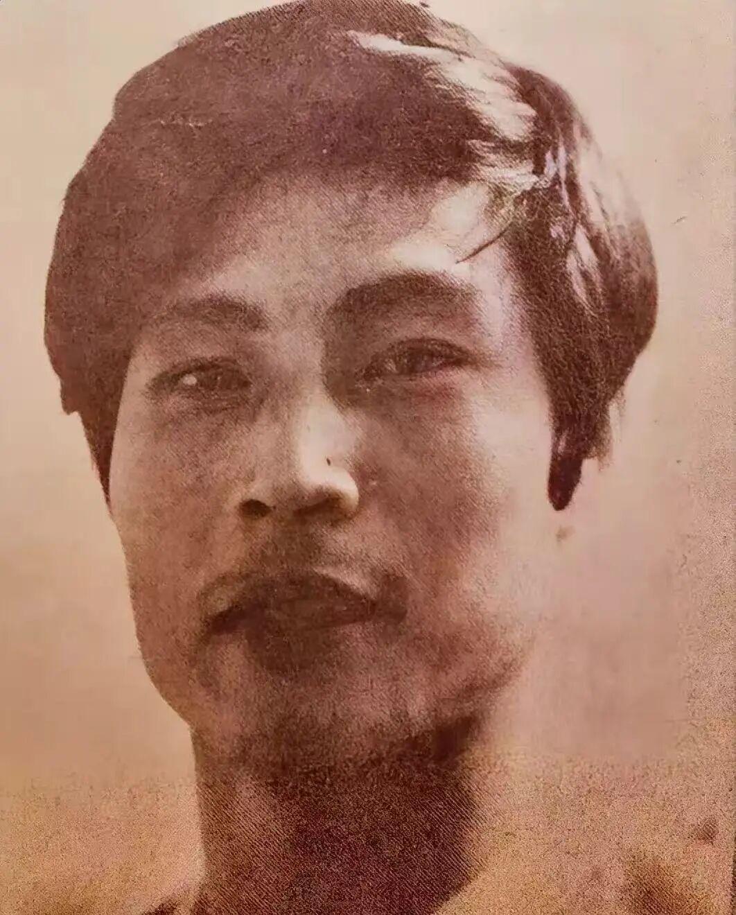 开云体育APP官网-原南京部队足球队当家前锋，曾获得甲级联赛和足协杯金靴，黄德兴